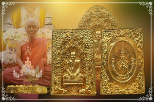Luang Por Pae Image , BE 2519 (2 Lions on Roof)